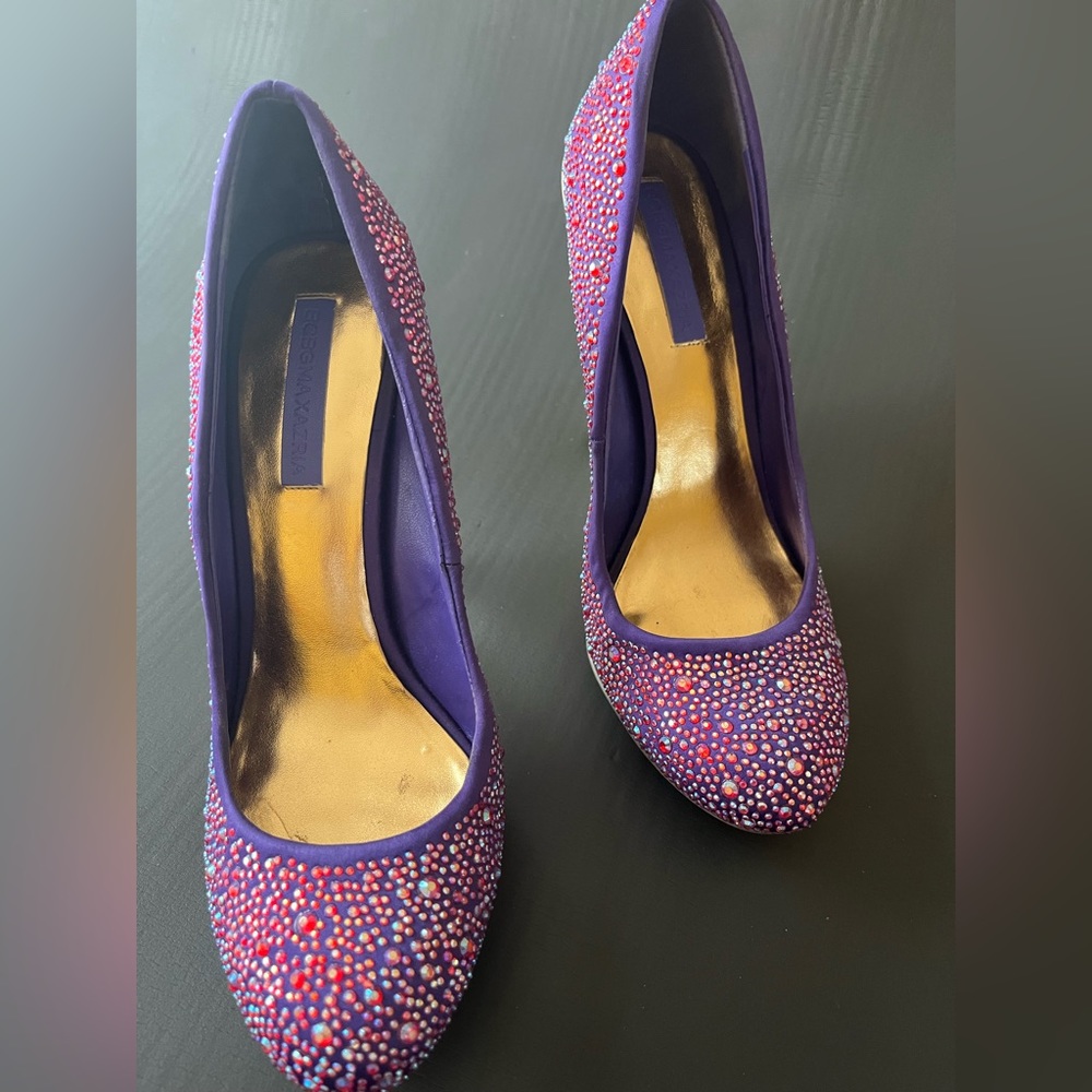 BCBG Gold heel pump